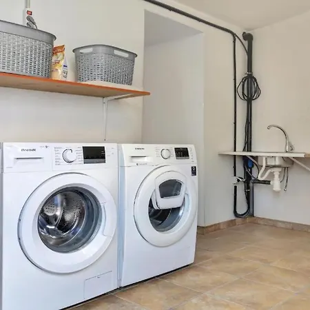 Banama Coliving 2 - Coworking, Surf & Yoga Ostello *